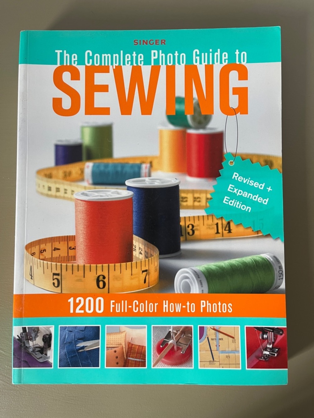 Singer The Complete Photo Guide to Sewing — Green & Orange Cover